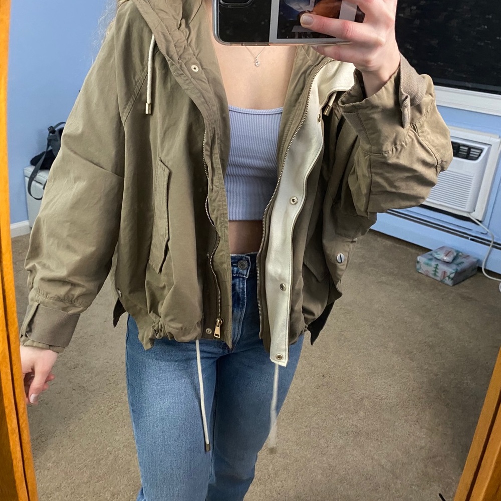 light weight zara jacket. cute and adjustable!